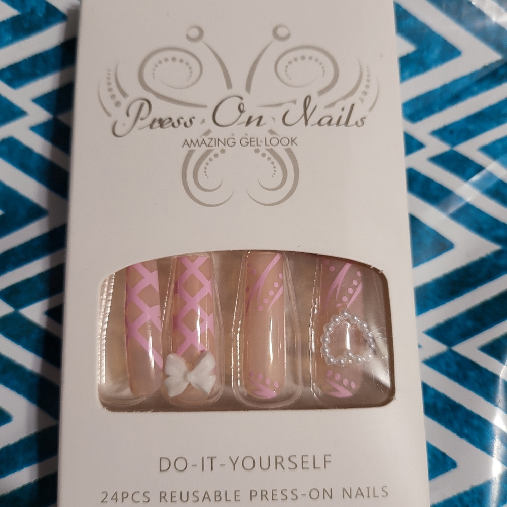 Press on nails - Picture 8 of 12